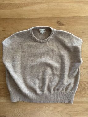 Crewneck Sweater Vest in Light Taupe